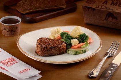 Outback Steakhouse antecipa celebração de Dia dos Namorados com jantar completo para casais, a partir de R$139,90