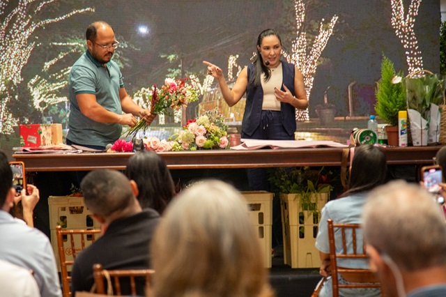 Feira de flores e plantas promovida pela Cooperativa Veiling Holambra marca a primavera em Uberlândia