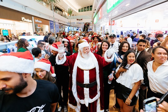 Papai Noel e decoração natalina movimentam Uberlândia Shopping até dezembro