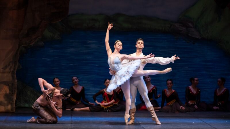 A beleza da dança e das artes plásticas se unem no Dançarte no Teatro Municipal