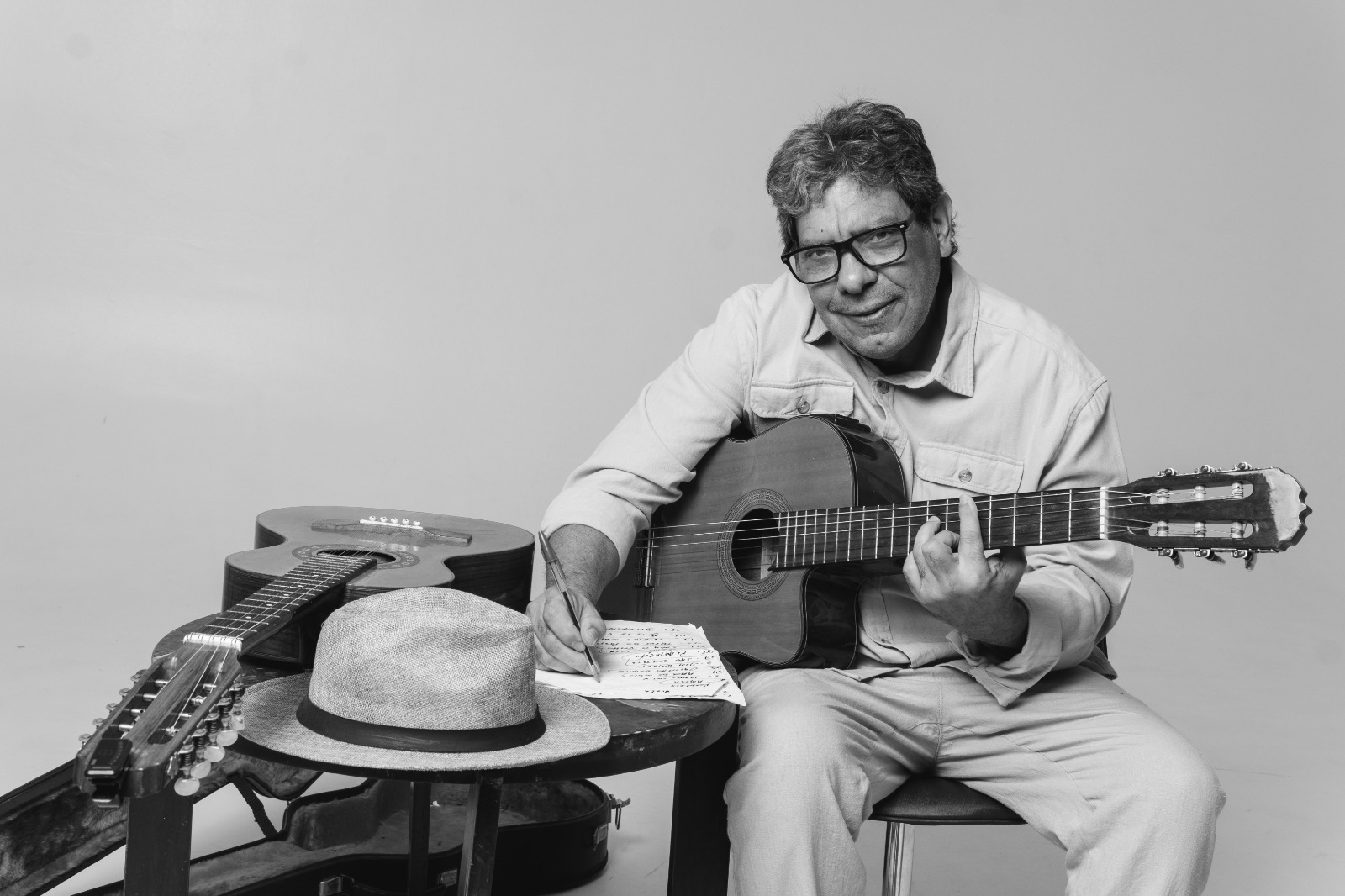 Cantor e compositor Pedro Antônio lança “Outros Sóis”, seu terceiro álbum autoral