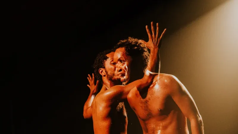 “Macacos”, de Clayton Nascimento, chega a Uberlândia