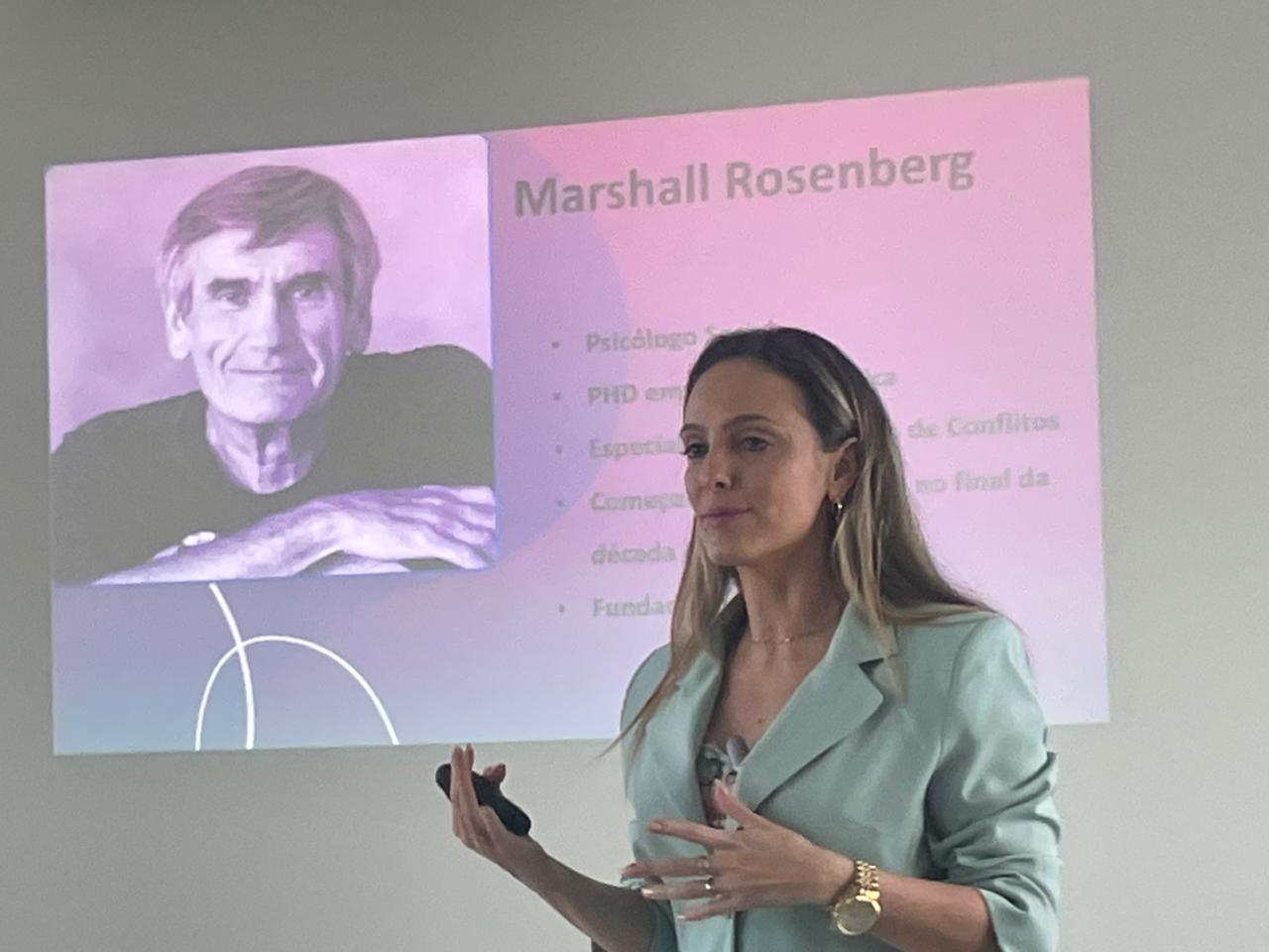 PLAM Saúde promove palestra sobre Comunicação Não Violenta com a psicóloga Thais Clemente