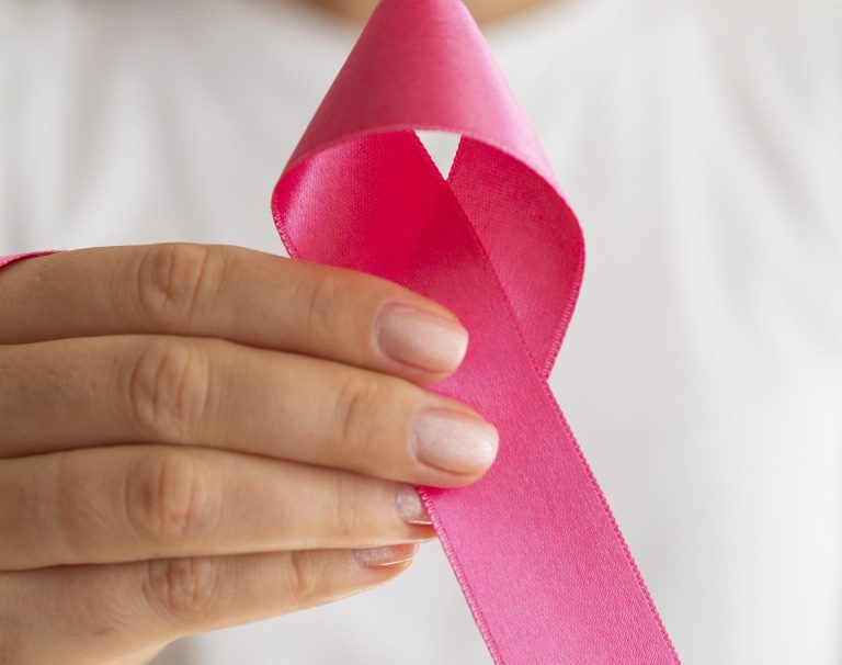 Unimed Uberlândia lança campanha Outubro Rosa 2025: “Cuidado que floresce, esperança que renasce”