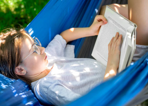 Programa de leitura digital da Casa Thomas Jefferson oferece acesso gratuito à biblioteca digital nas férias