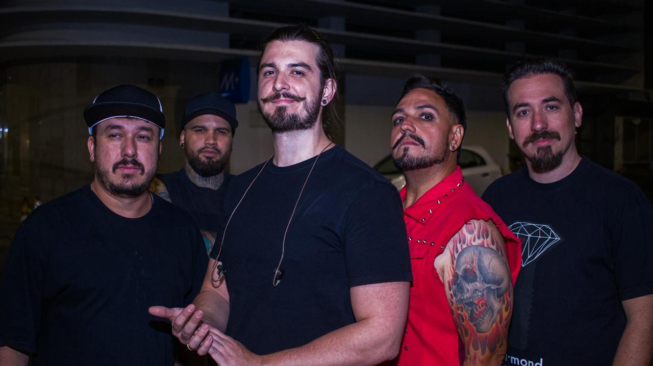 Carnaemo: Cervejaria Benedith promove alternativa ao Carnaval tradicional com clássicos do Emo e Rock 2000 neste domingo (08)