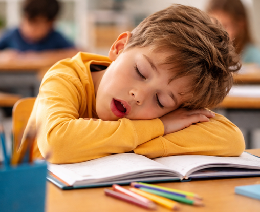 Baixo rendimento escolar pode ter relação com problemas na respiração durante o sono