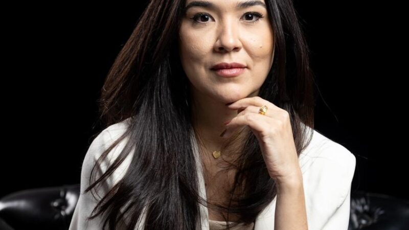 Médica veterinária de Uberlândia é pioneira no Brasil em hipnose veterinária, técnica que ganha espaço em atendimentos