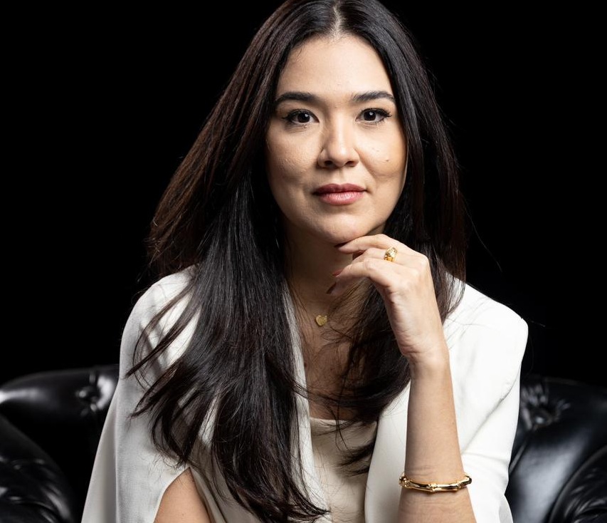 Médica veterinária de Uberlândia é pioneira no Brasil em hipnose veterinária, técnica que ganha espaço em atendimentos