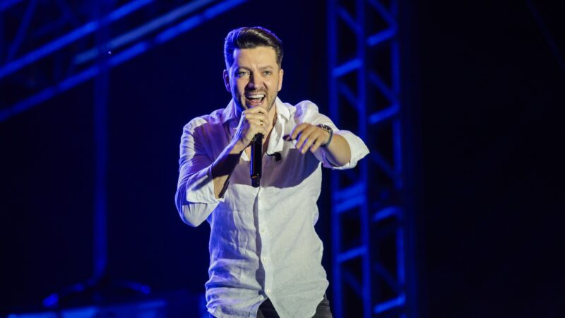 Cantor sertanejo Evandro Jr. é a atração do programa Estação Paranaíba nesta quarta (15)