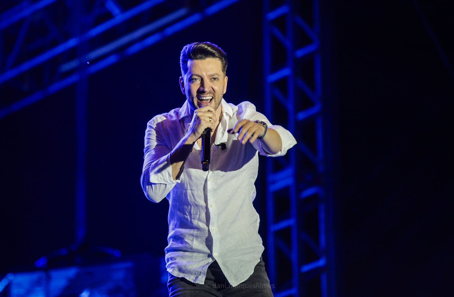 Cantor sertanejo Evandro Jr. é a atração do programa Estação Paranaíba nesta quarta (15)