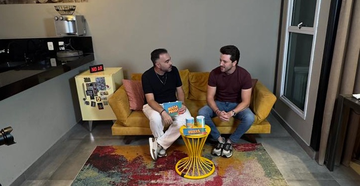 Cantor sertanejo Evandro Jr. leva música, carisma e novidades ao programa Nossa Prosa