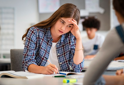 Por que o aprendizado de idiomas parece travar no nível intermediário?