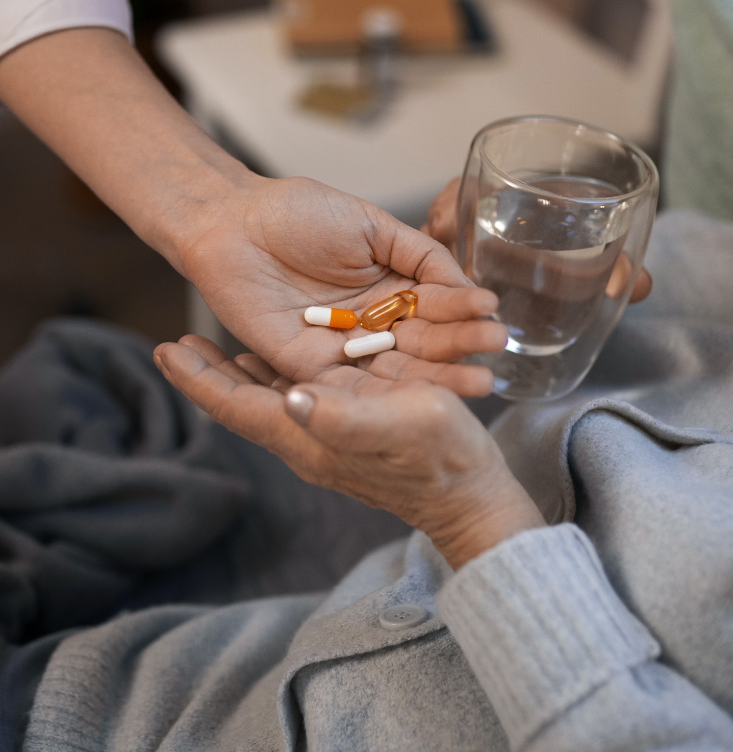 Junho Violeta: negligência com medicamentos e cuidados básicos está entre as formas mais silenciosas de violência contra idosos