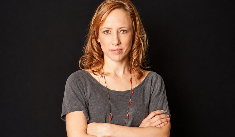 Festival Todos em Cena recebe premiado monólogo de Anna Kutner no Teatro da UFU