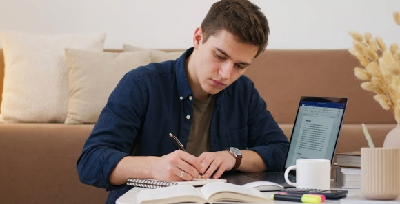 Como criar rotina de estudos de inglês sem autossabotagem na era das distrações
