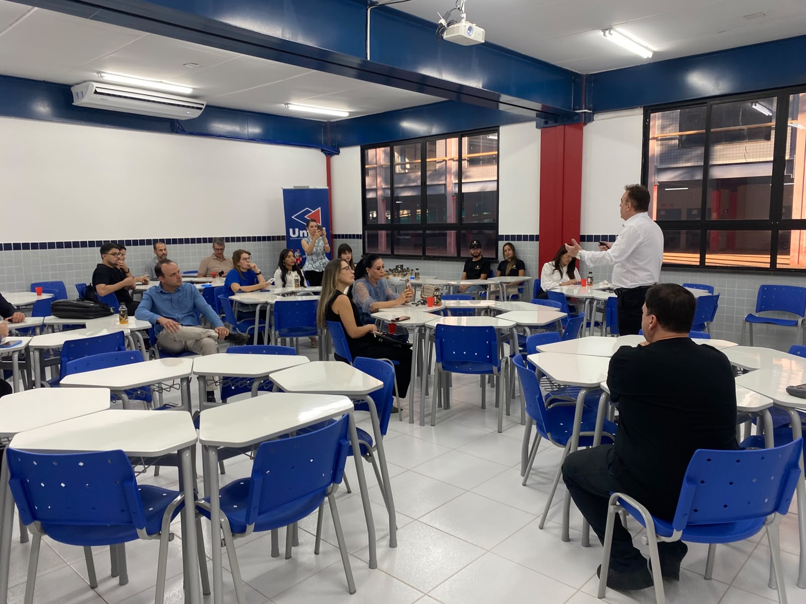 Unitri apresenta novidades para o segundo semestre em café com imprensa e influenciadores