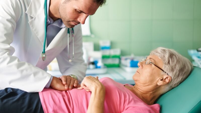 Câncer colorretal: diagnóstico precoce amplia chances e cirurgia robótica traz mais precisão