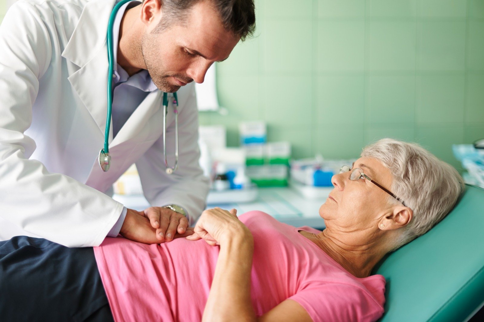 Câncer colorretal: diagnóstico precoce amplia chances e cirurgia robótica traz mais precisão