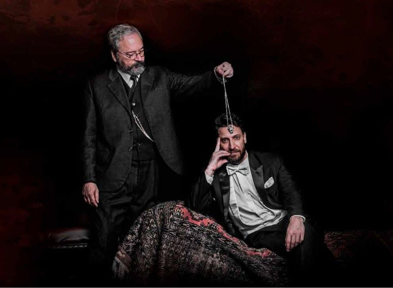 “Freud e o Visitante” traz debate profundo sobre fé, razão e humanidade