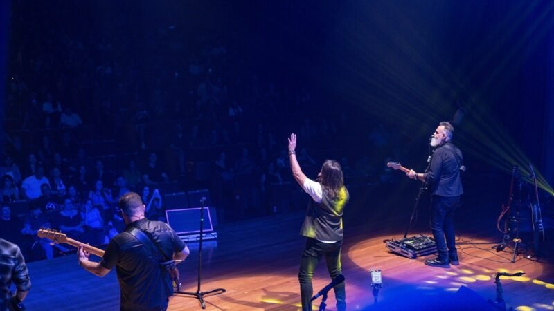 Venosa Sessions retorna ao Teatro Municipal de Uberlândia e transforma palco em uma celebração do rock e da cultura local