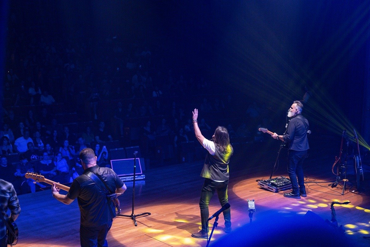 Venosa Sessions retorna ao Teatro Municipal de Uberlândia e transforma palco em uma celebração do rock e da cultura local