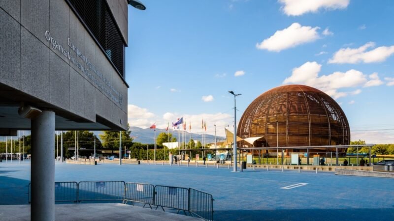 Professor do Gabarito participa de imersão científica no CERN, na Suíça